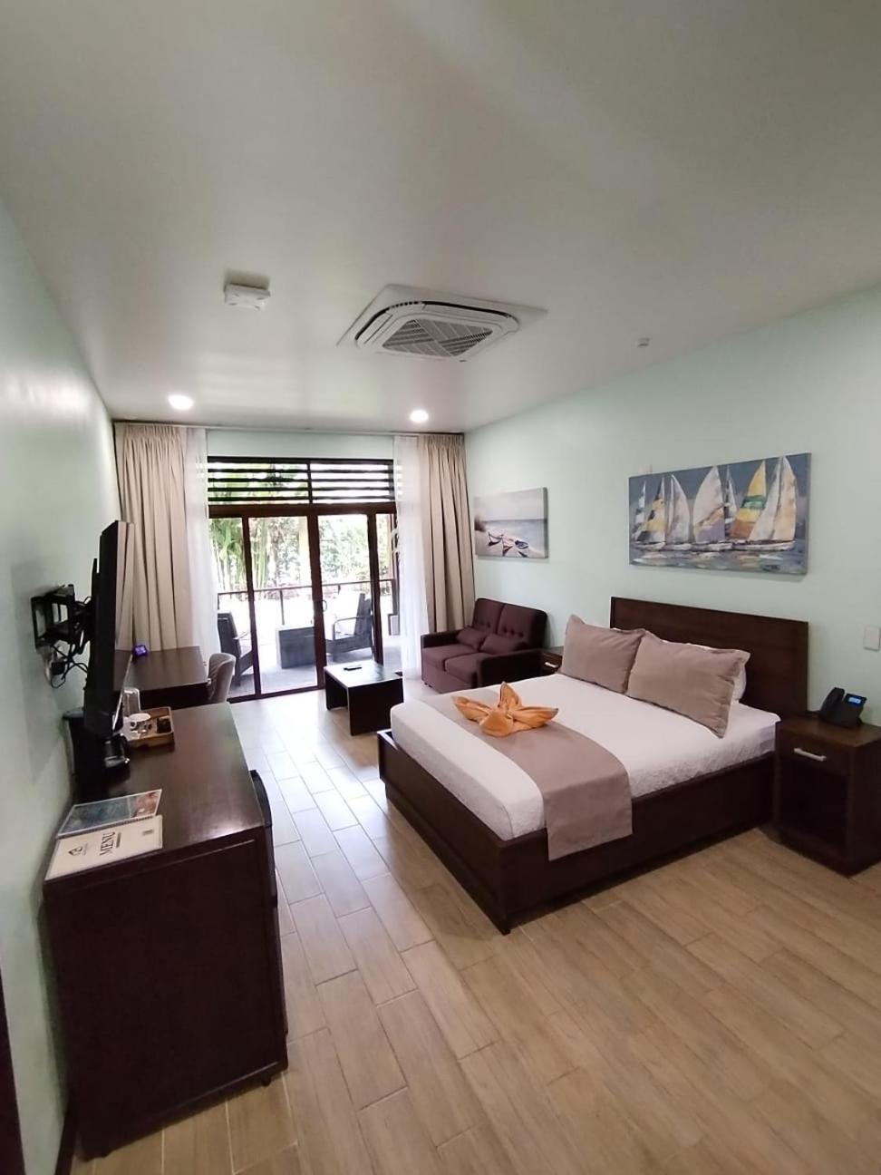 Bungalows Beachfront Hotel Пунта-Ува Экстерьер фото