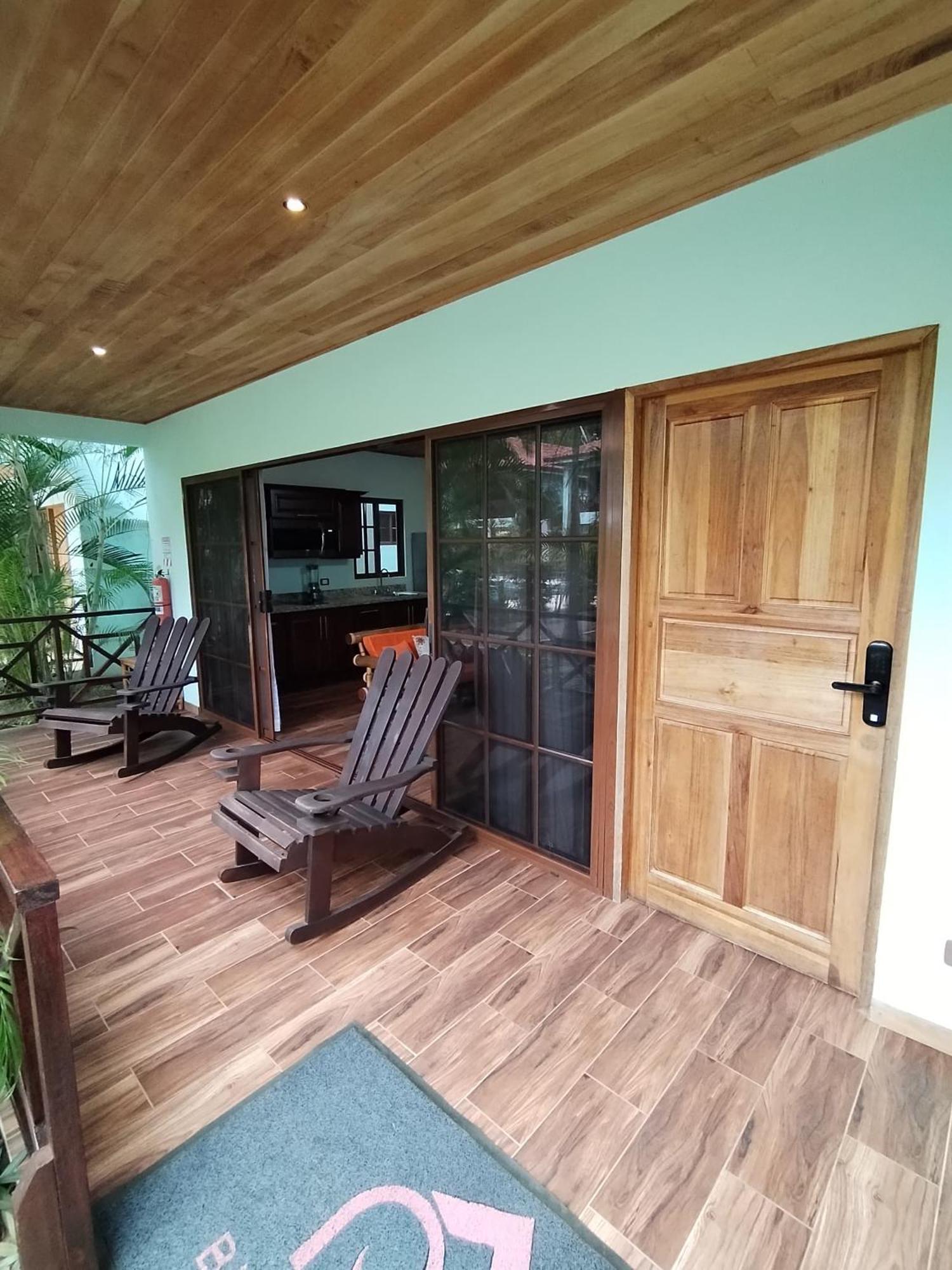 Bungalows Beachfront Hotel Пунта-Ува Экстерьер фото