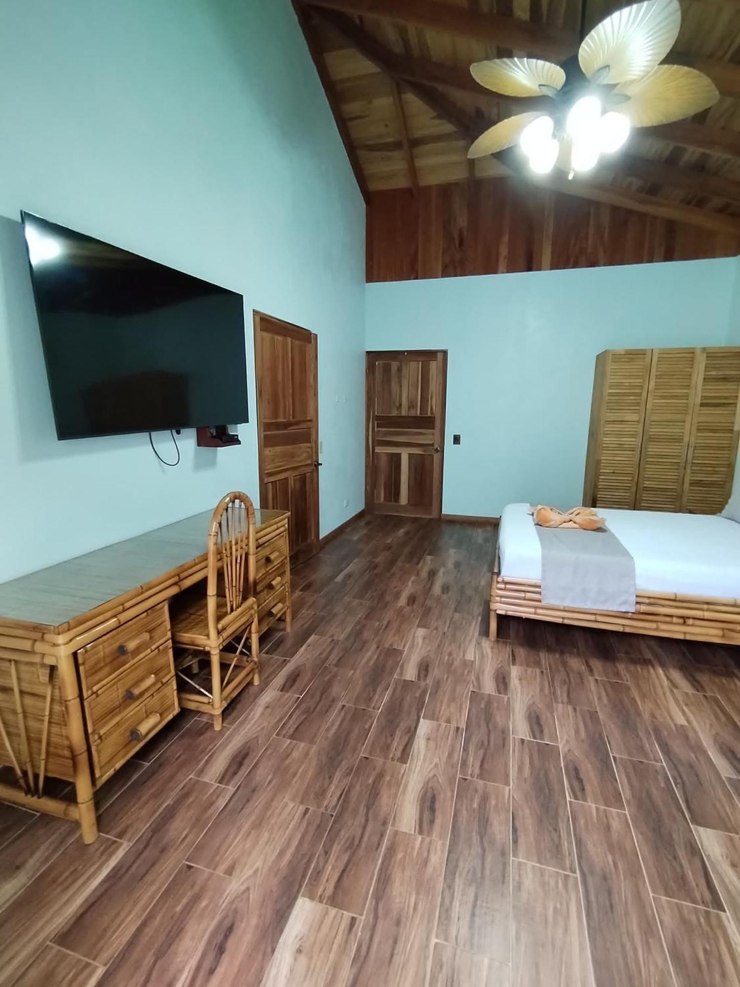 Bungalows Beachfront Hotel Пунта-Ува Экстерьер фото