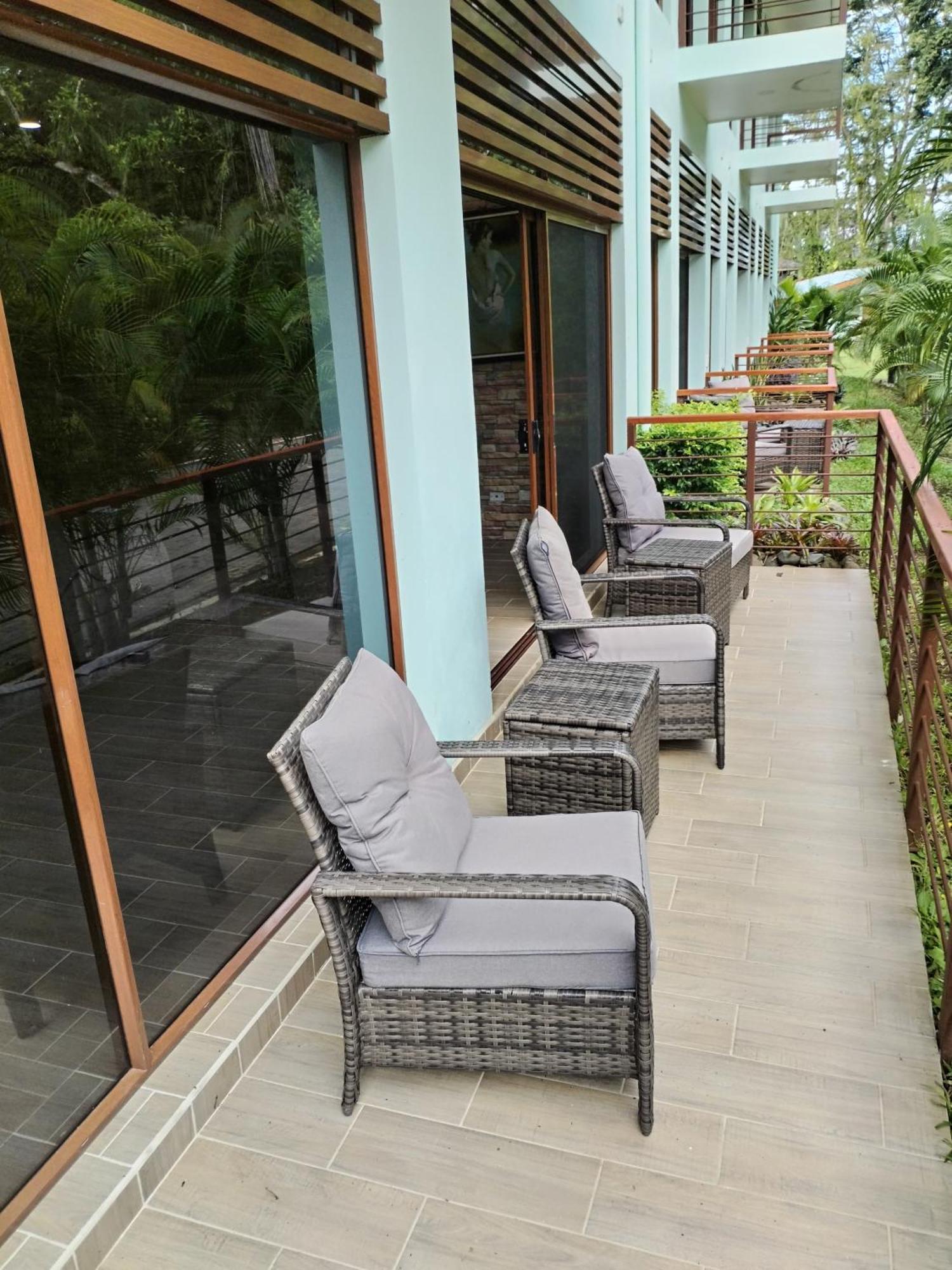Bungalows Beachfront Hotel Пунта-Ува Экстерьер фото