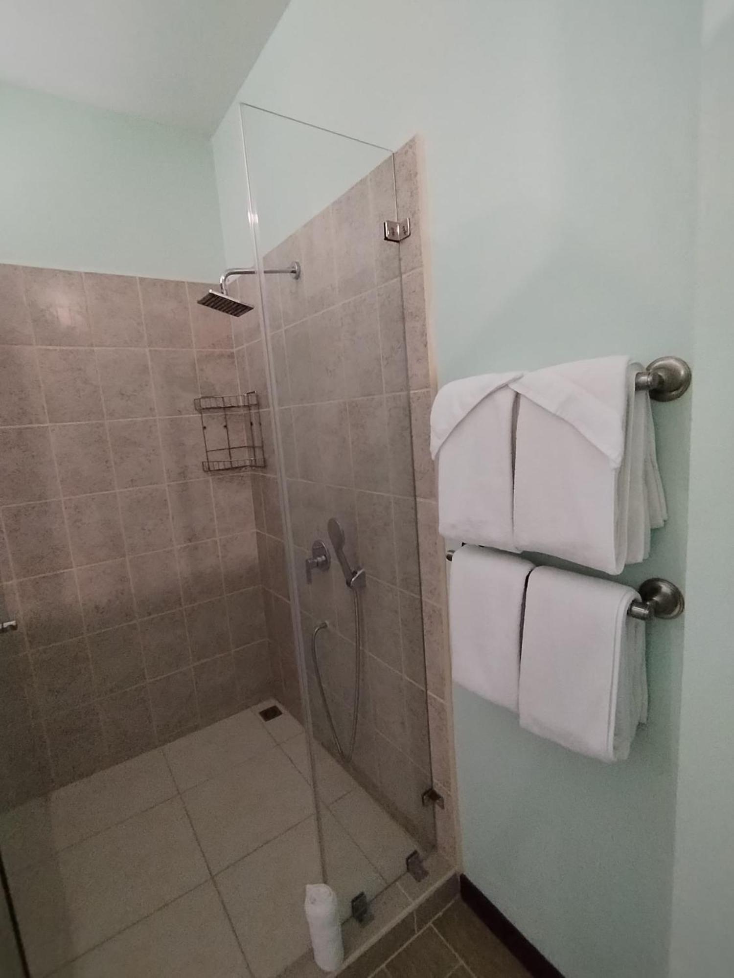 Bungalows Beachfront Hotel Пунта-Ува Экстерьер фото