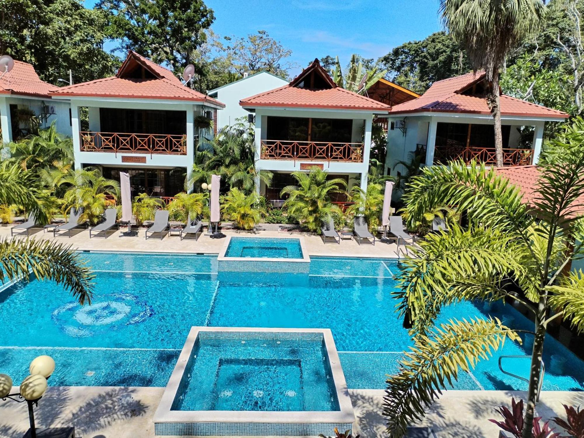 Bungalows Beachfront Hotel Пунта-Ува Экстерьер фото