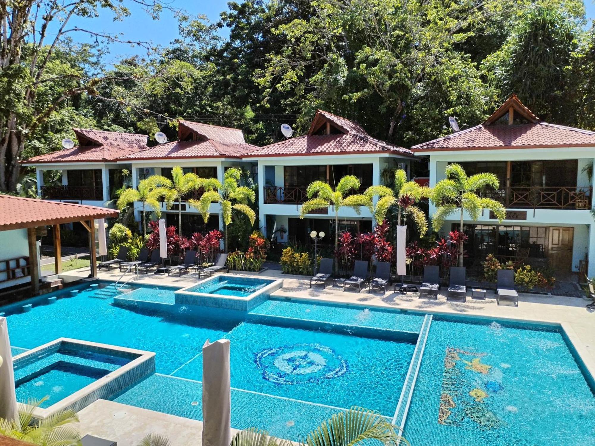 Bungalows Beachfront Hotel Пунта-Ува Экстерьер фото